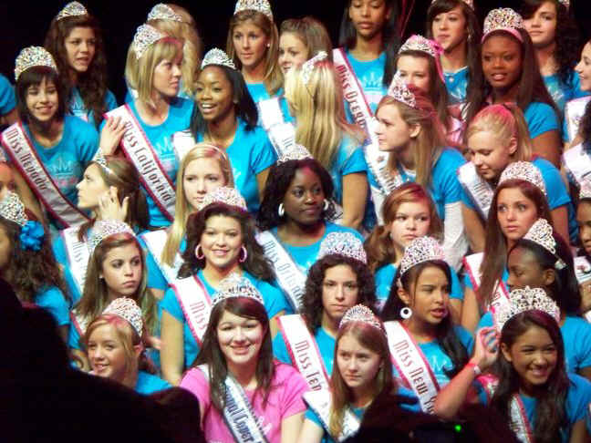 Brittany Gordon and queens at 2008 National American Miss Pageant, NAMiss